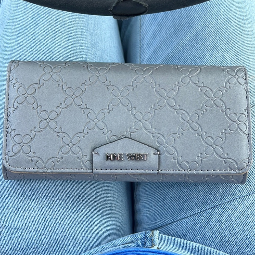 Nine West wallet (make offers)